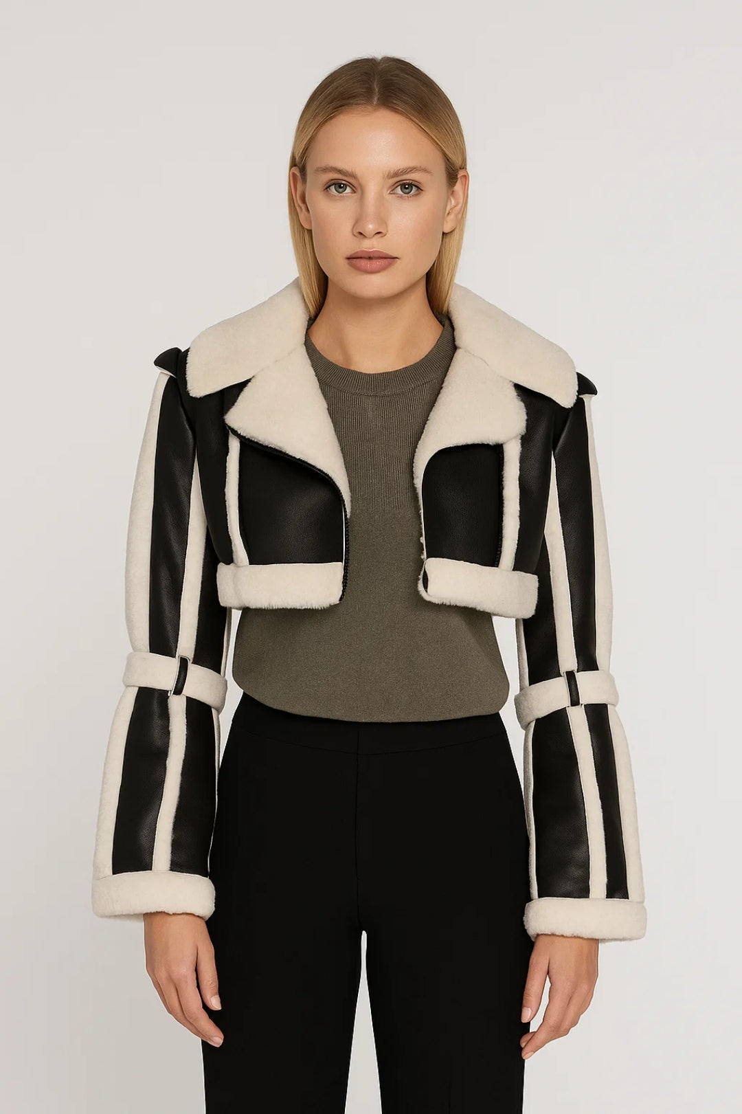 Damesjas | Cropped Jas met Contrastvoering en Gespsluiting | Gedurfd en Warm