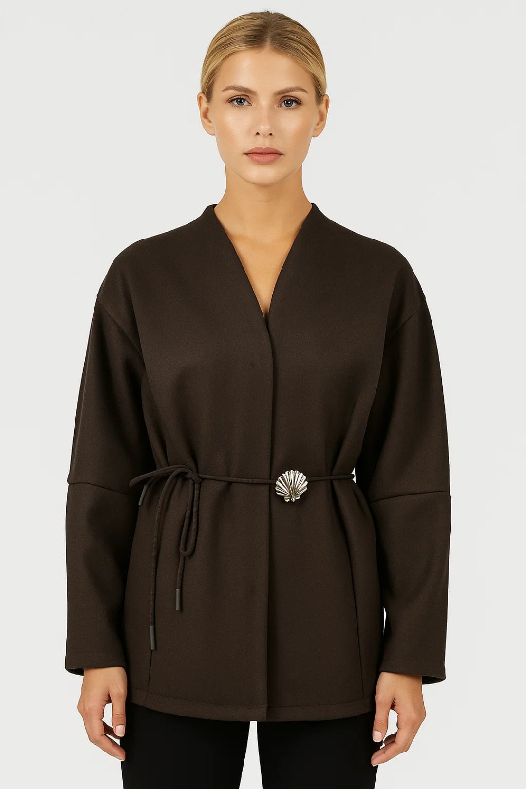 Damesjas Kort | Minimalistisch Design met Decoratieve Sluiting | Elegant en Verfijnd