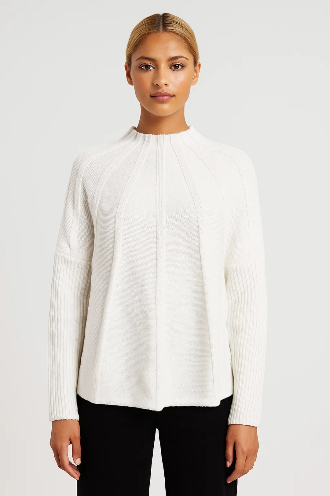 Damestrui | Witte Trui met Verticale Structuurlijnen en Opstaande Hals | Elegant en Minimalistisch