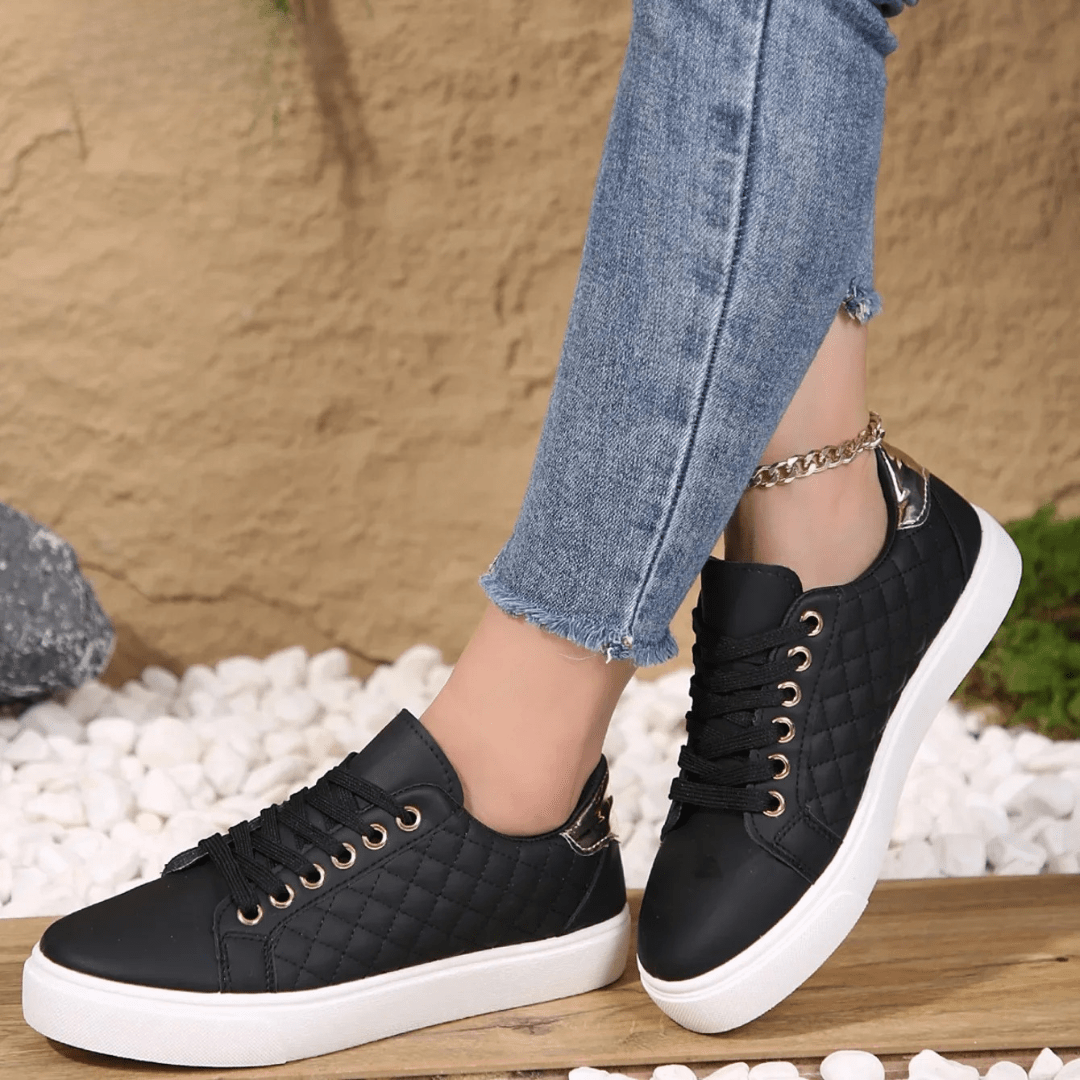 Femke - Chique Sneakers Dames met Gewatteerd Patroon en Sierdetail bij de Hiel