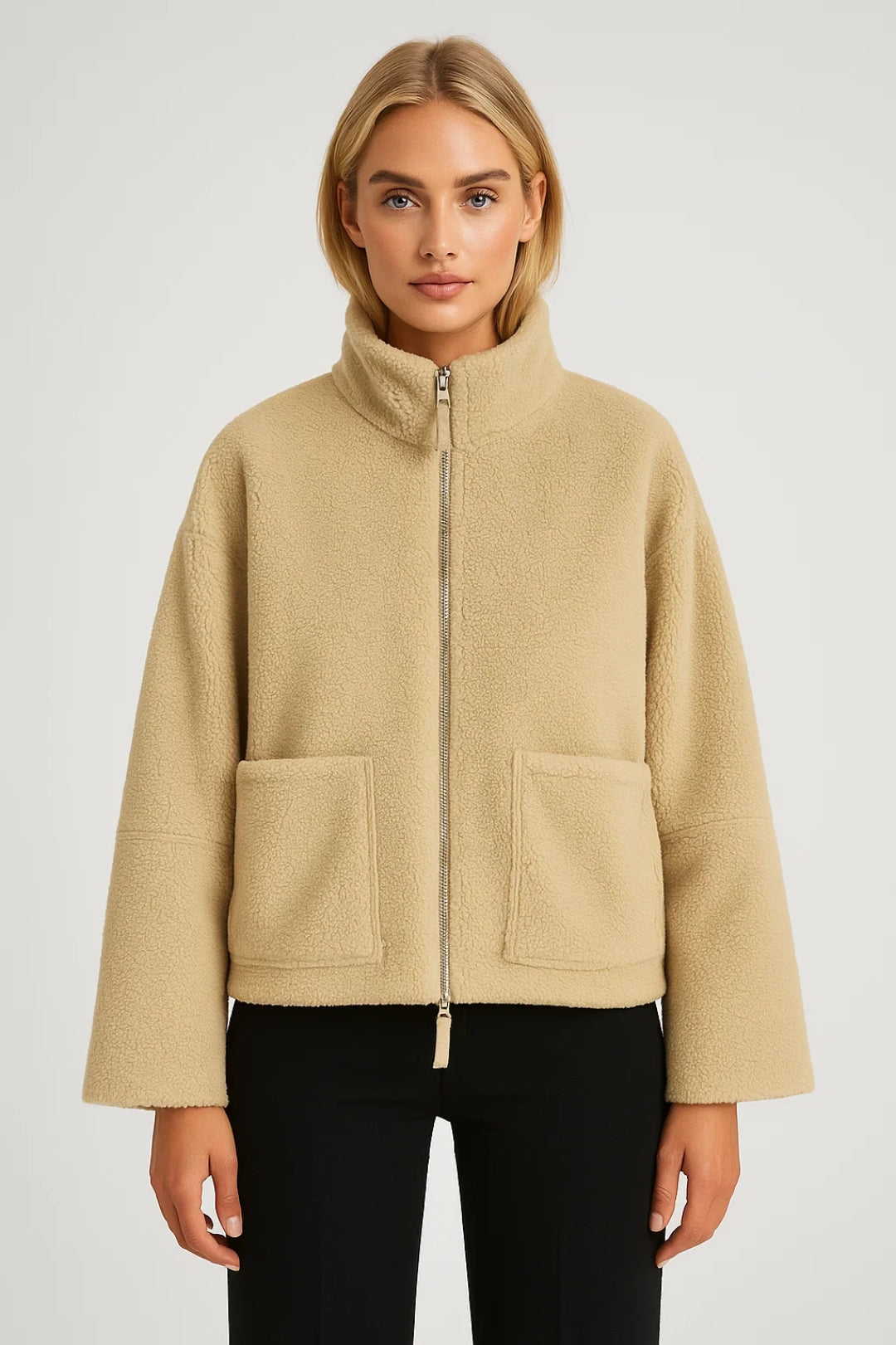 Korte Damesjas | Zachte Afwerking met Hoge Kraag | Minimalistisch Design