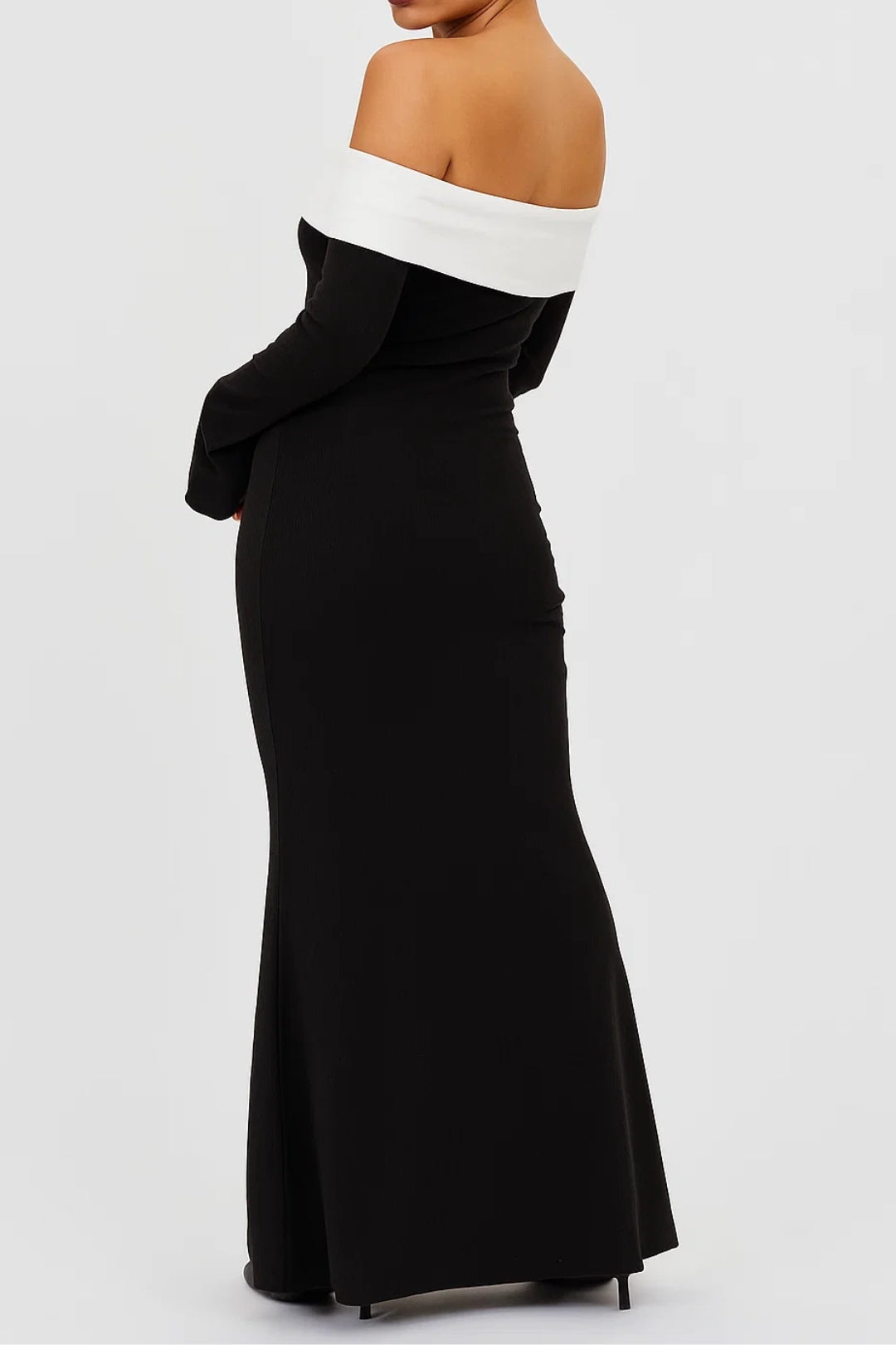Lange Avondjurk | Off-Shoulder met Contrasterende Halslijn | Lichtgewicht en Ademend