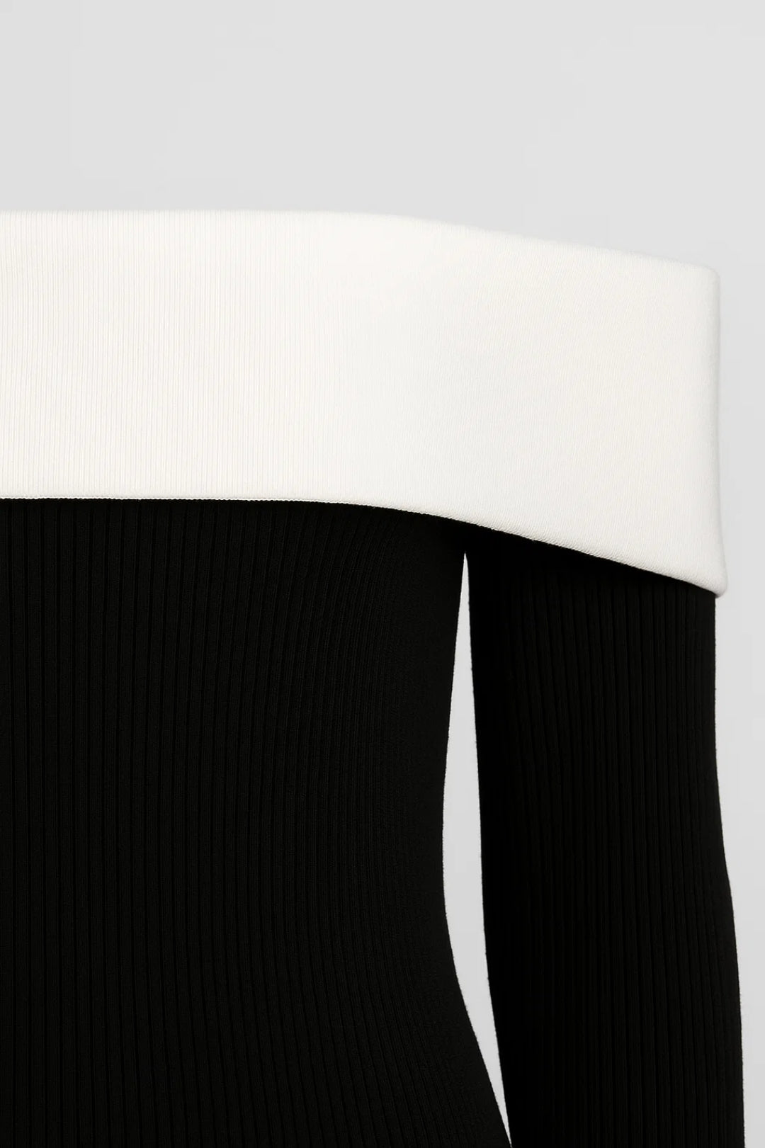 Lange Avondjurk | Off-Shoulder met Contrasterende Halslijn | Lichtgewicht en Ademend