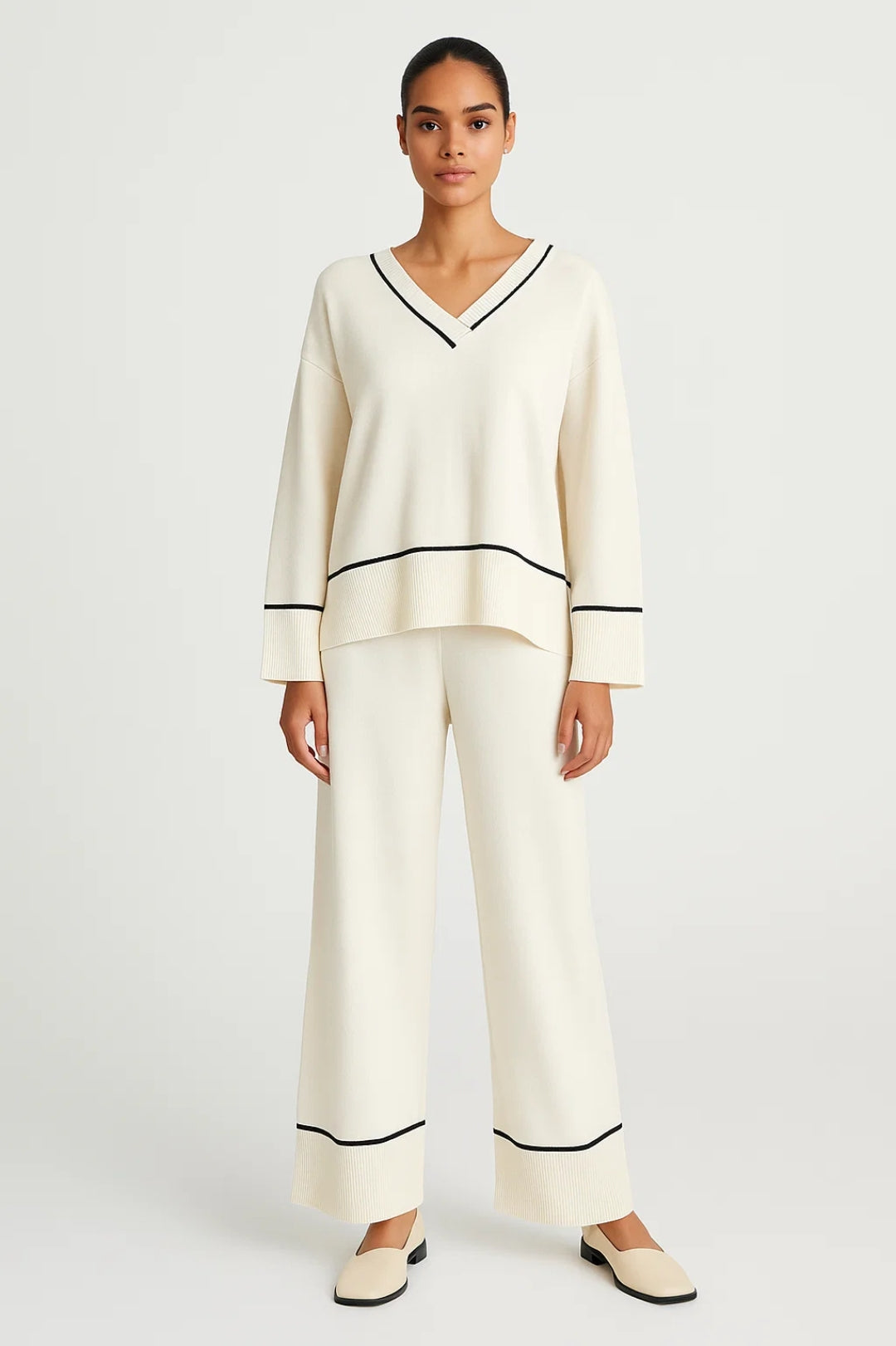 Loungewear Set | Diepe V-hals met Contrastdetails | Ontspannen Pasvorm