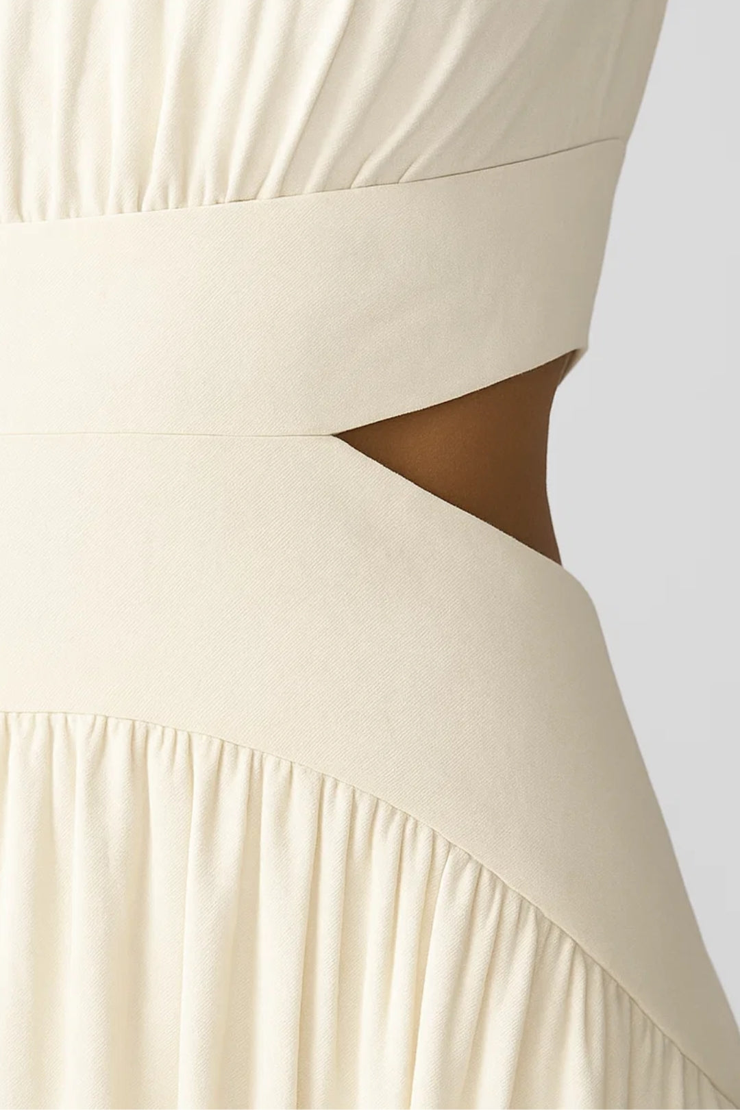 Maxi Jurk met Hoge Hals | Elegante Cut-Out Details | Lichtgewicht en Ademend