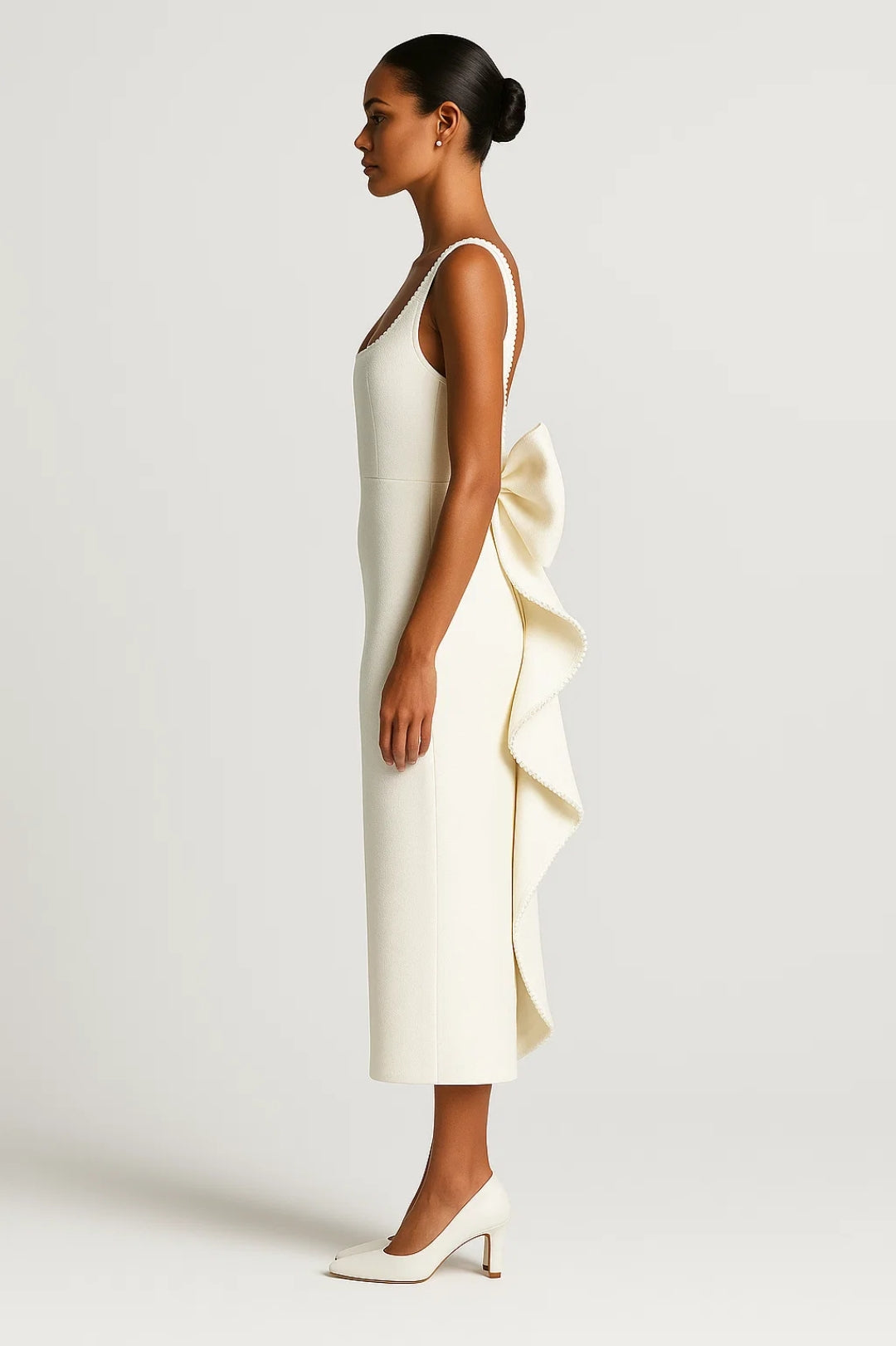 Maxi Jurk met Parelrand | Open Rug en Strikaccent | Elegante Figuurpasvorm