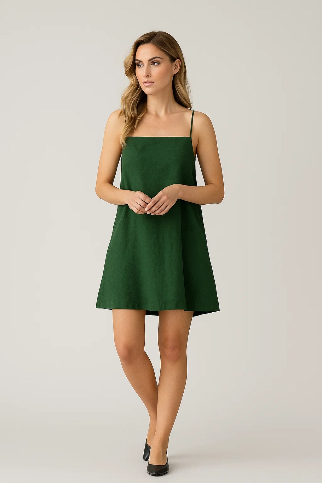 Mini Jurk | Spaghettibandjes en Rechte Halslijn | Zomerse Simpliciteit