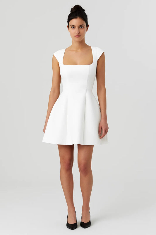 Mini Jurk met Vierkante Hals | Elegante Uitlopende Snit | Lichtgewicht en Ademend
