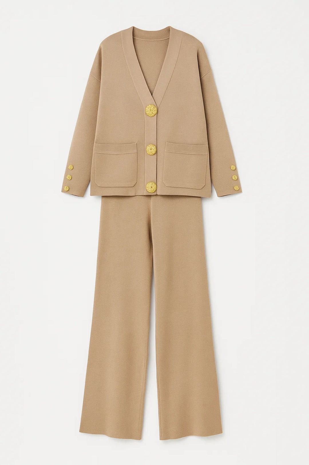 Set Met Gouden Knopen | Rechte Pantalon en Diepe V-Hals | Modern en Verfijnd