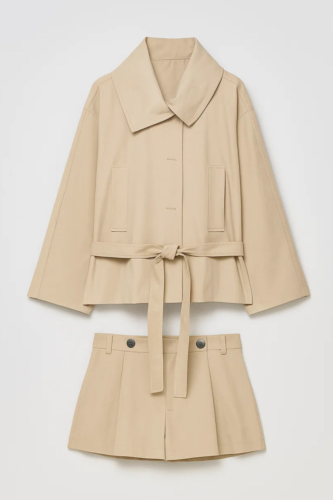 Tweedelige Set | Losvallende Jas en Korte Broek | Minimalistische Chic