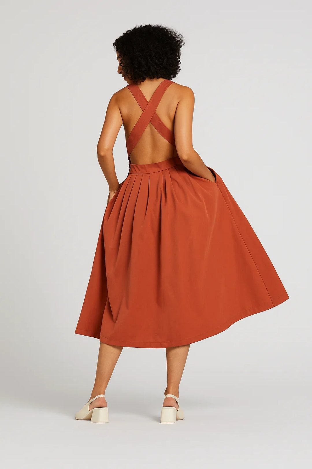 Zomerse Jurk | Mouwloos Model met Plissé Rok | Elegant en Vrouwelijk