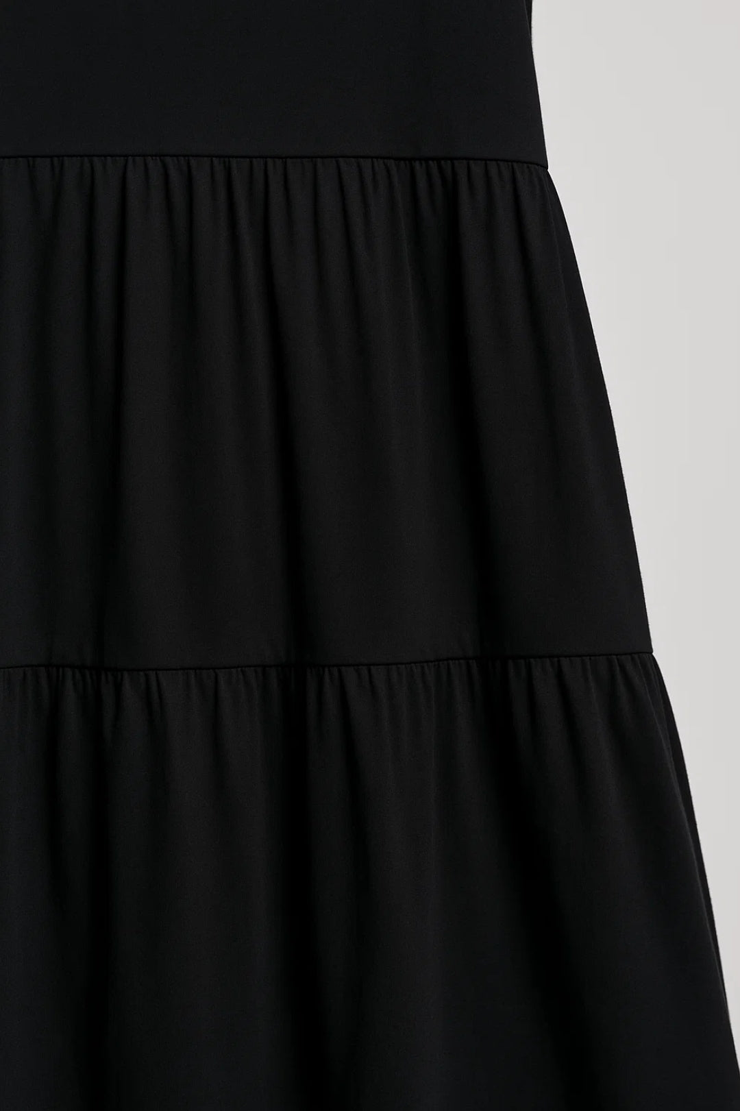 Zomerse Midi Jurk | Mouwloos met Gelaagde Rok | Lichtgewicht en Ademend