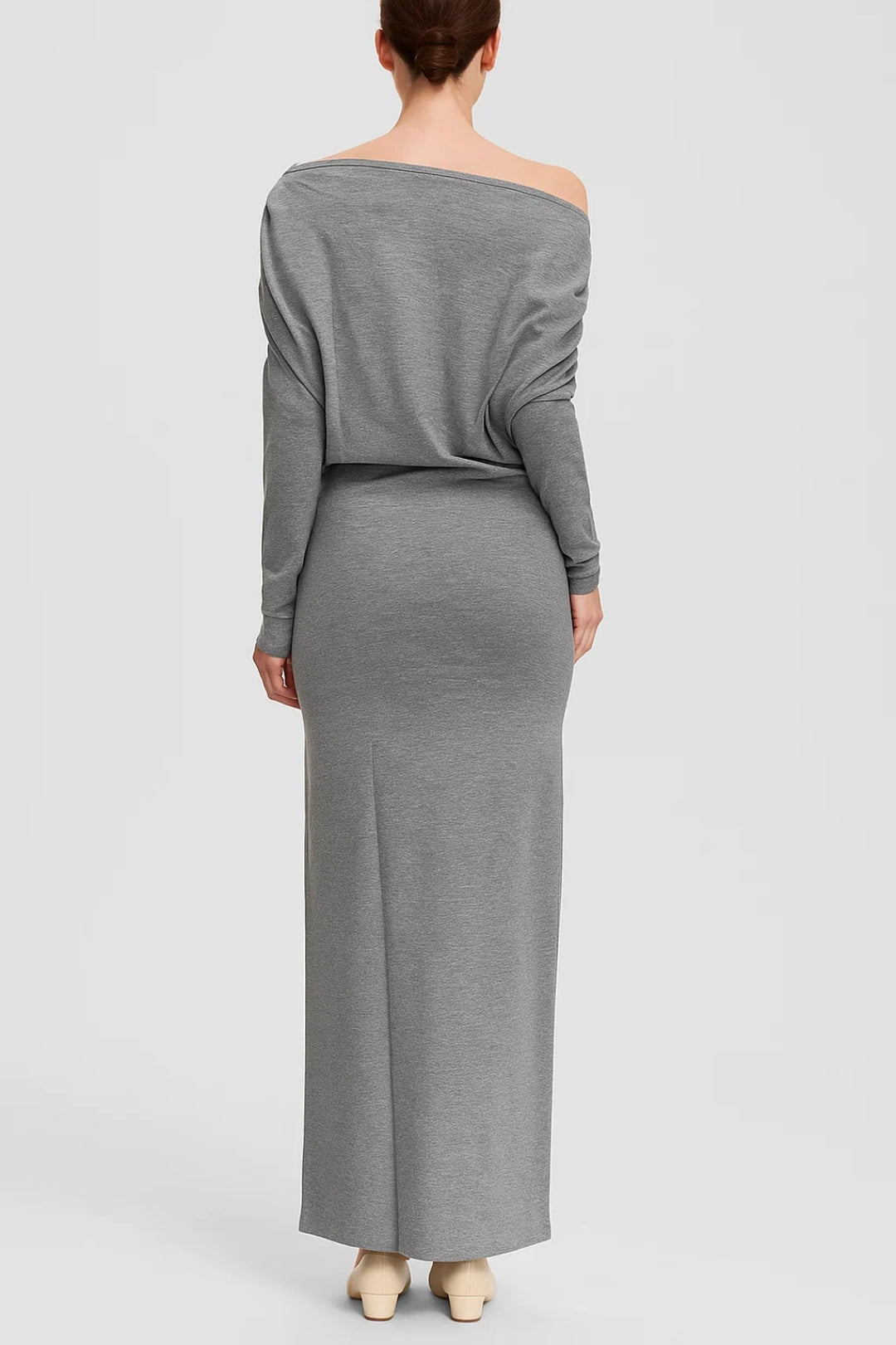 Asymmetrische Maxi Jurk | Off-Shoulder en Lange Mouwen | Lichtgewicht en Ademend
