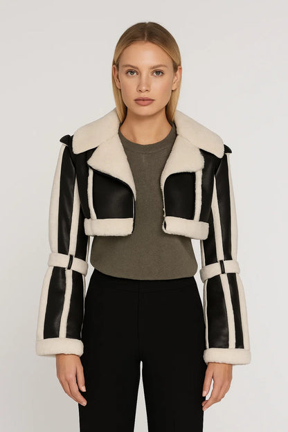 Damesjas | Cropped Jas met Contrastvoering en Gespsluiting | Gedurfd en Warm