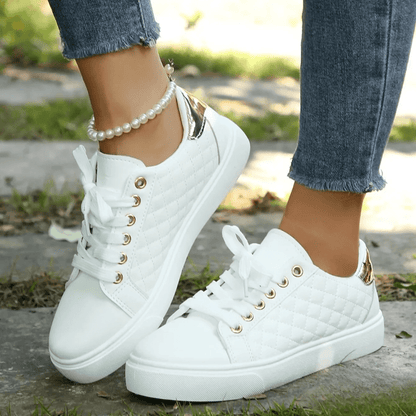 Femke - Chique Sneakers Dames met Gewatteerd Patroon en Sierdetail bij de Hiel