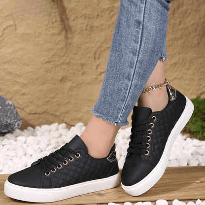 Femke - Chique Sneakers Dames met Gewatteerd Patroon en Sierdetail bij de Hiel
