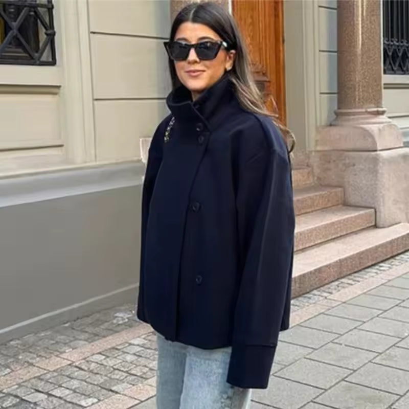 Femke - Tussenjas dames kort en oversized met opstaande kraag