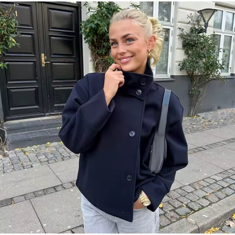 Femke - Tussenjas dames kort en oversized met opstaande kraag