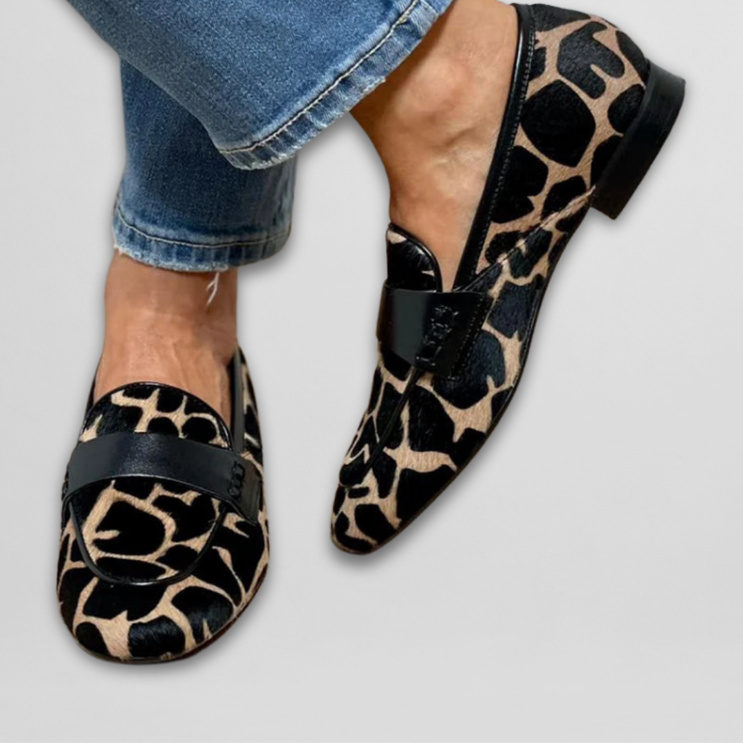 Fenna - Elegante Comfort Loafers Dames met Dierenprint en Banddetail