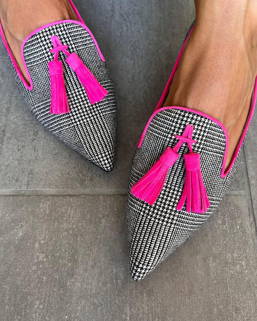 Floor - Stijlvolle Comfort Loafers Dames met Ruitpatroon en Roze Kwastjesdetail