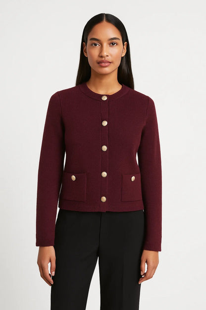 Gebreid Vest | Goudkleurige Knoopsluiting met Opgestikte Zakken | Klassieke Elegantie