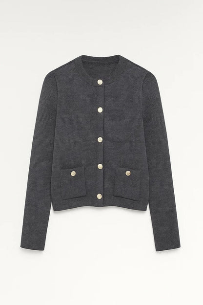 Gebreid Vest | Goudkleurige Knoopsluiting met Opgestikte Zakken | Klassieke Elegantie