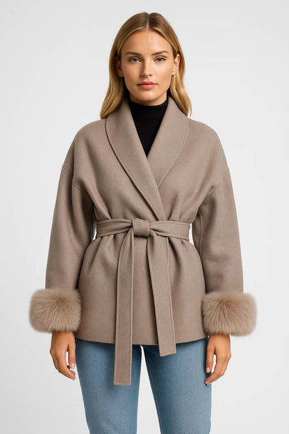 Getailleerde Damesjas | Ceintuur & Luxe Mouwafwerking | Elegante Winterstijl