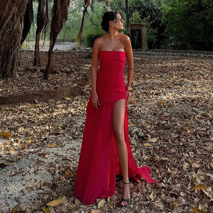 Iris - Elegante Bruiloft Gastenjurk Dames met Strapless Detail en Split