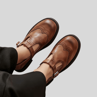 Iris - Vintage Damesschoenen met Brogue Detail en T-bandje voor een Klassieke Look