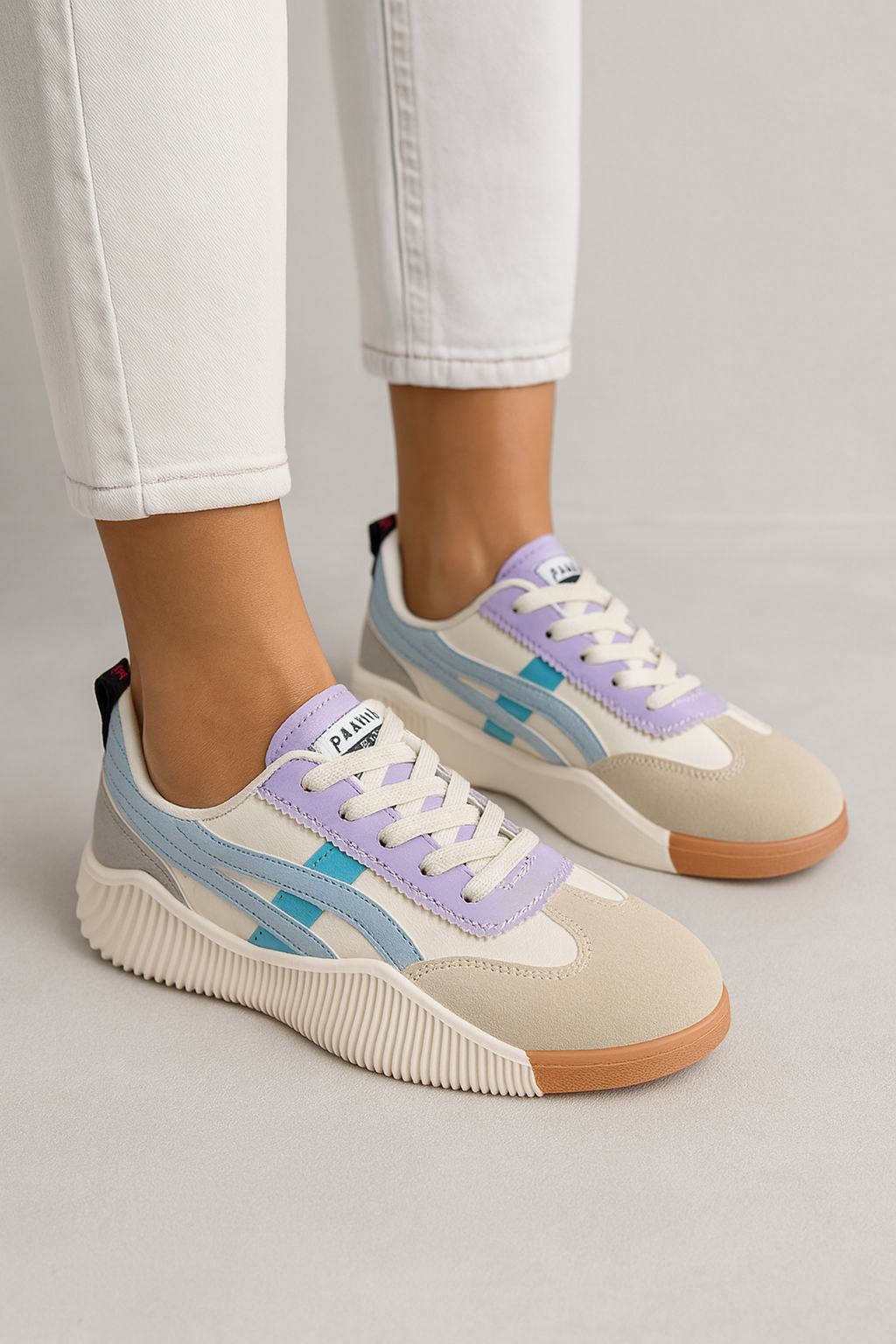 Isa - Klassieke Orthopedische Sneakers Dames met Gekruiste Streepdetail