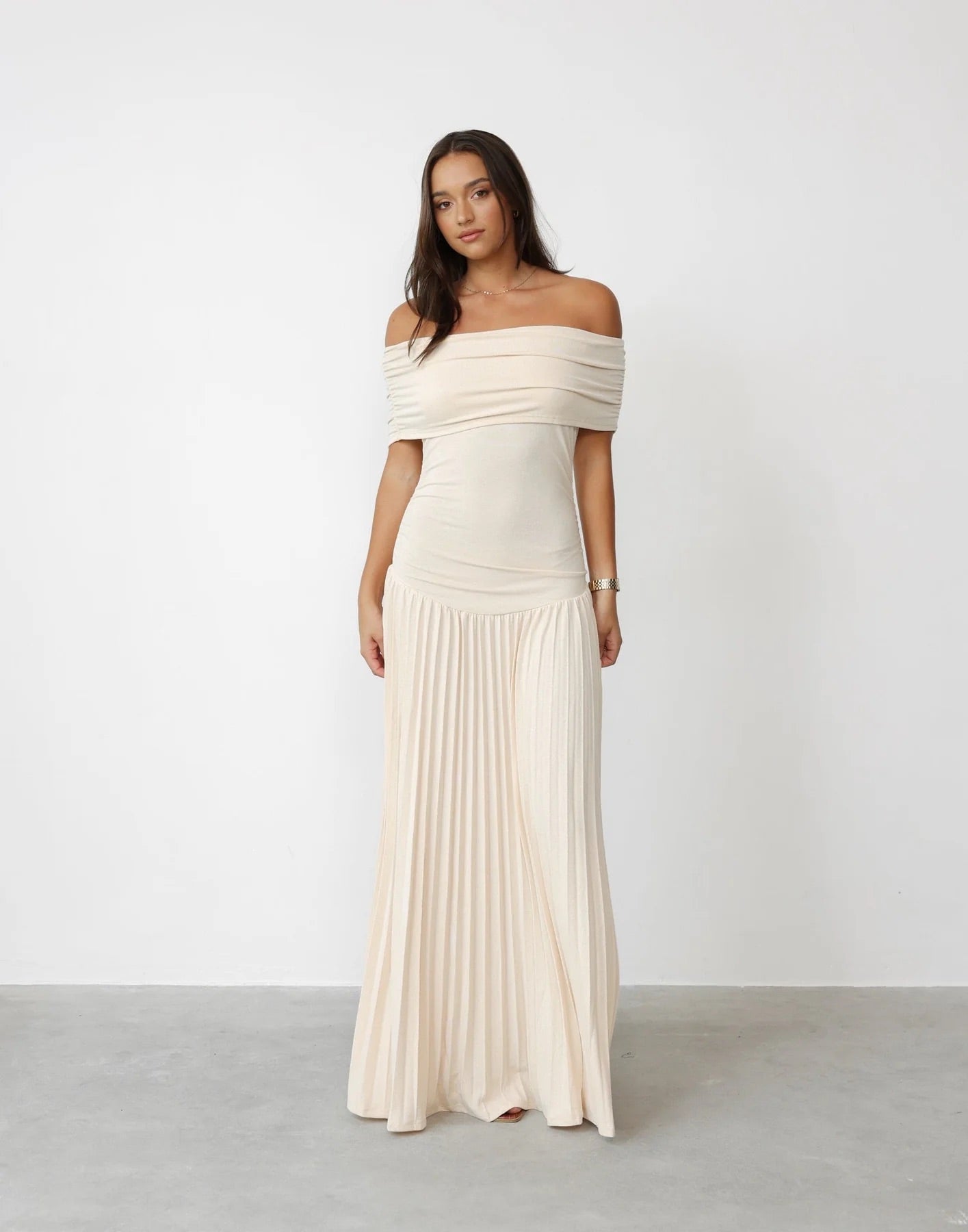 Lara - Chique Bruiloft Gastenjurk Dames met Off-Shoulder en Geplooide Maxi-rok