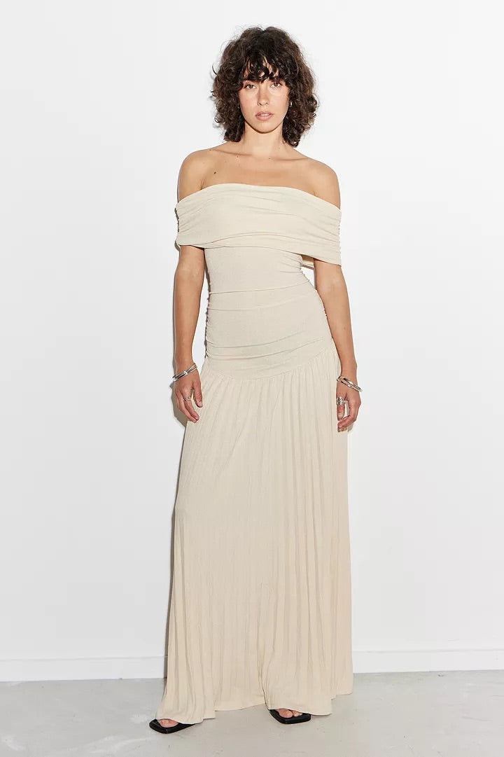 Lara - Chique Bruiloft Gastenjurk Dames met Off-Shoulder en Geplooide Maxi-rok
