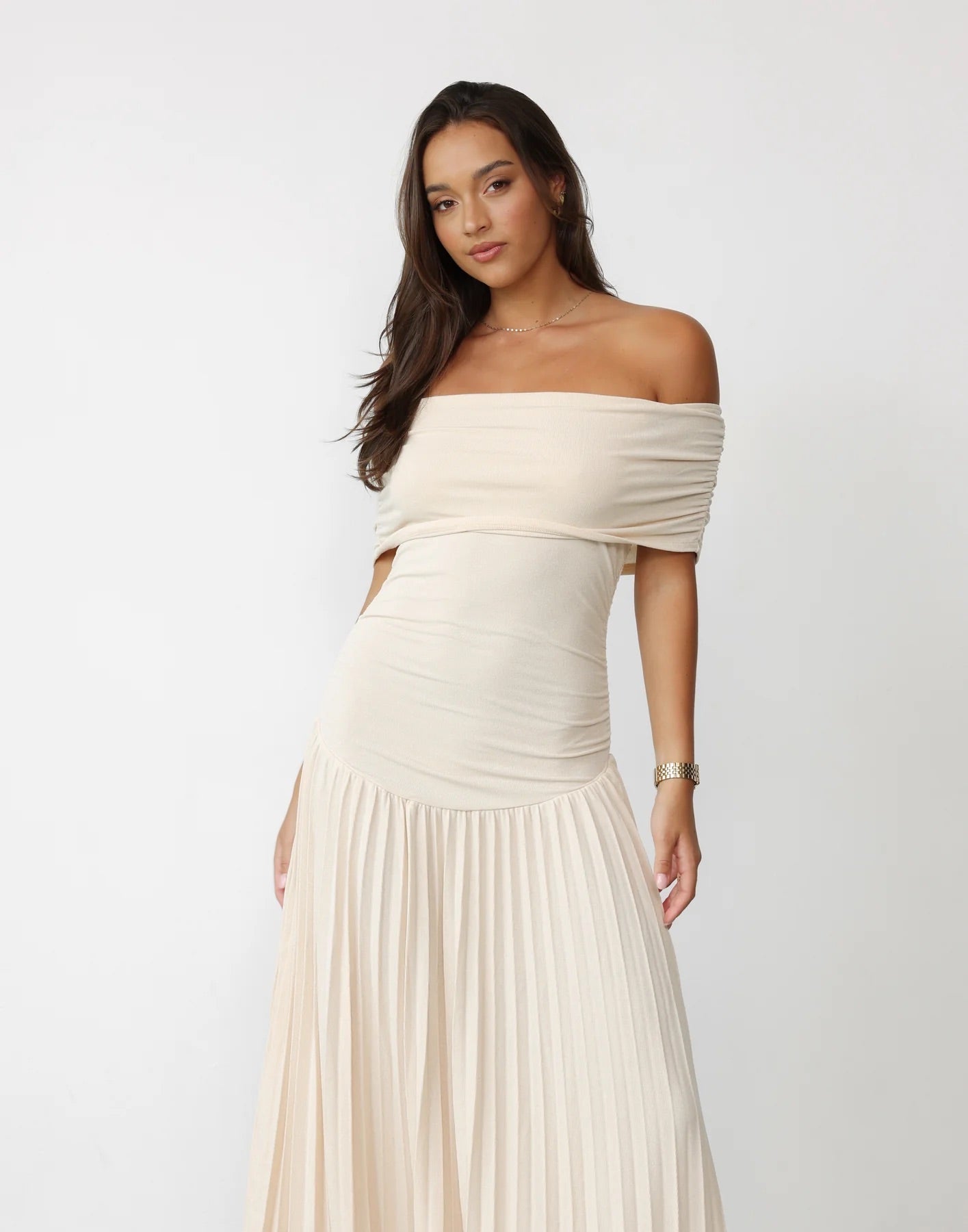Lara - Chique Bruiloft Gastenjurk Dames met Off-Shoulder en Geplooide Maxi-rok