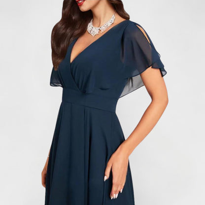 Lieke - Elegante Bruiloft Gastenjurk Dames met V-hals en Asymmetrische Zwaairok