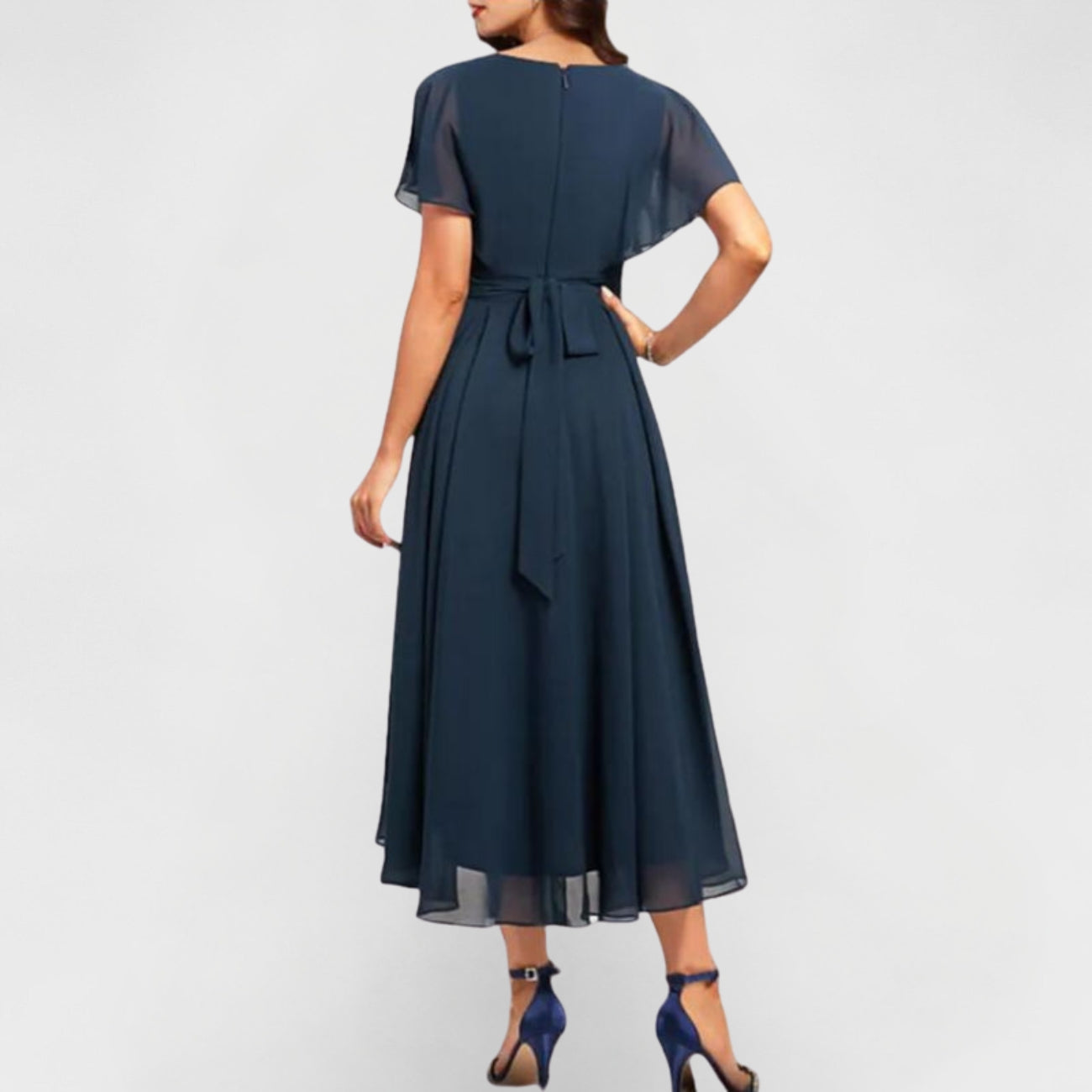 Lieke - Elegante Bruiloft Gastenjurk Dames met V-hals en Asymmetrische Zwaairok