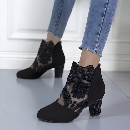 Lotte - Romantische Comfortabele Hakken Dames met Borduursel Detail en Blokhak