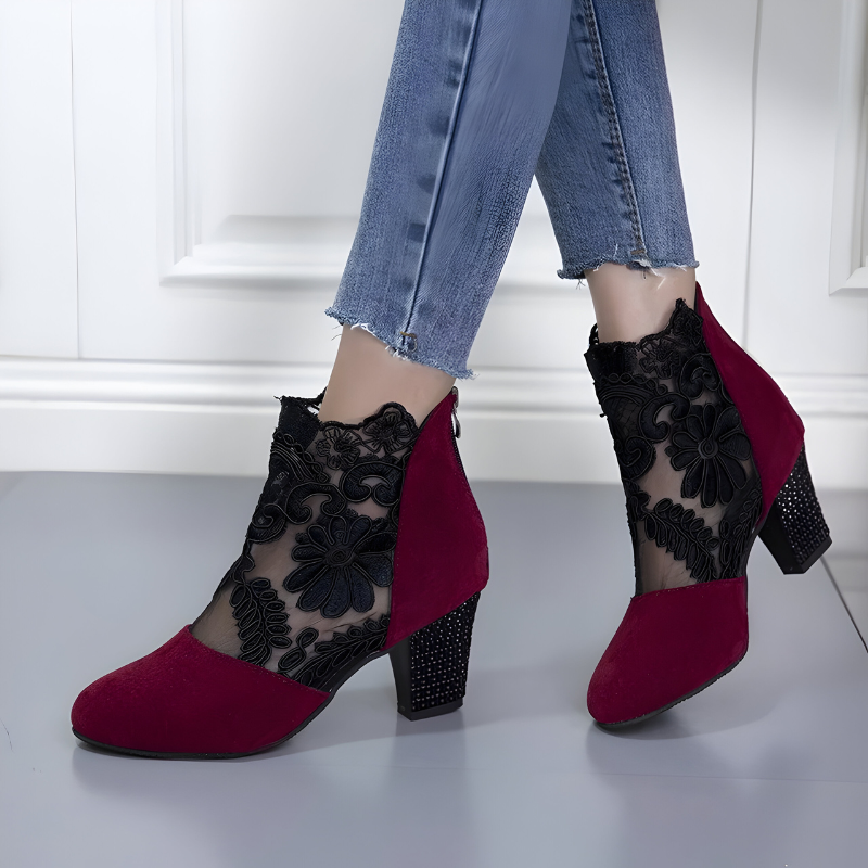 Lotte - Romantische Comfortabele Hakken Dames met Borduursel Detail en Blokhak