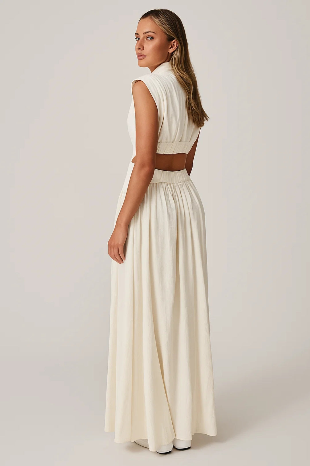 Maxi Jurk met Hoge Hals | Elegante Cut-Out Details | Lichtgewicht en Ademend