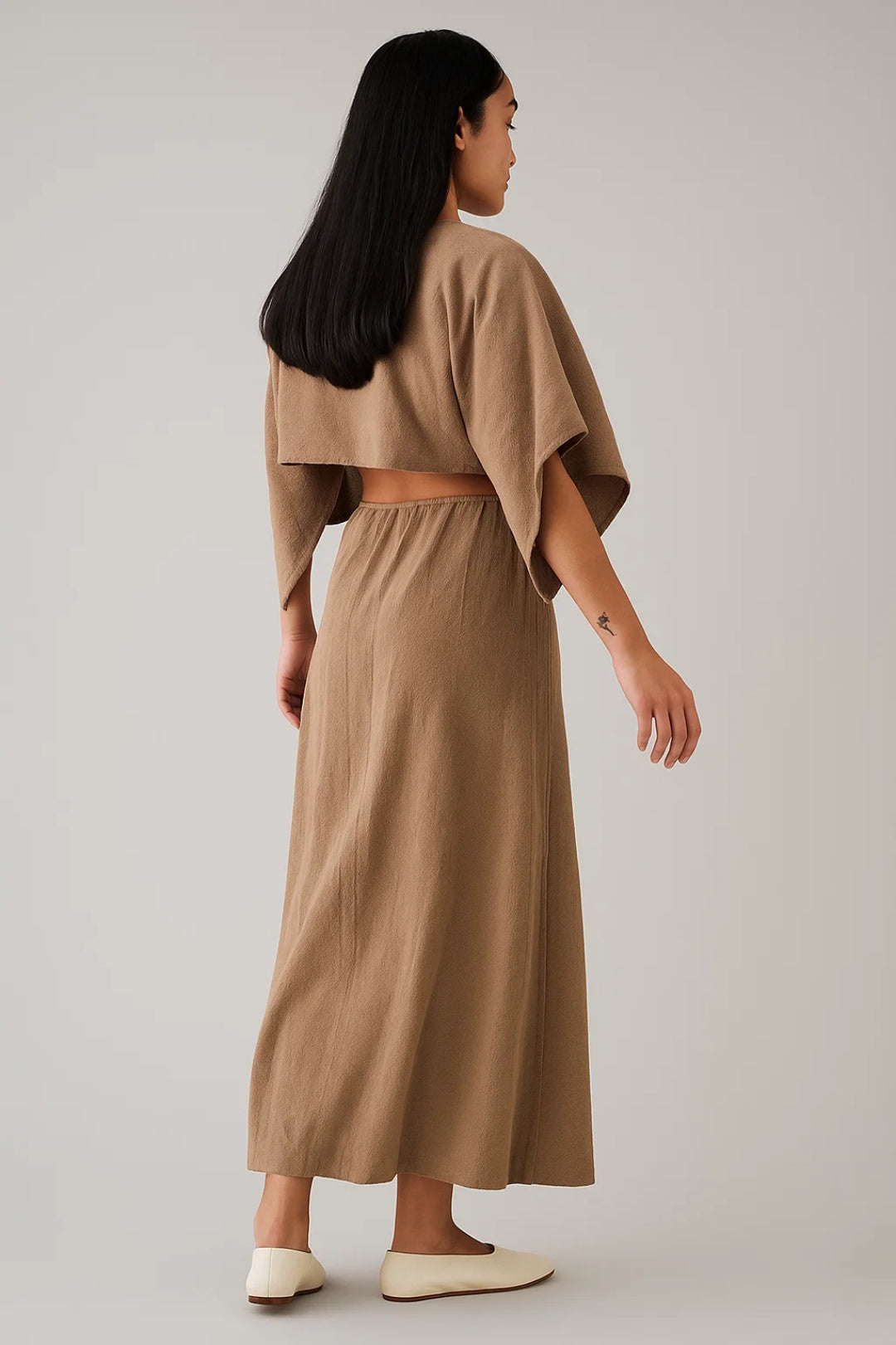 Maxi Jurk met Kimonomouwen | Diepe V-Hals en Cut-Out Taille | Elegant en Lichtgewicht