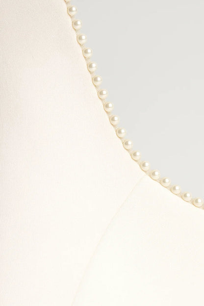Maxi Jurk met Parelrand | Open Rug en Strikaccent | Elegante Figuurpasvorm