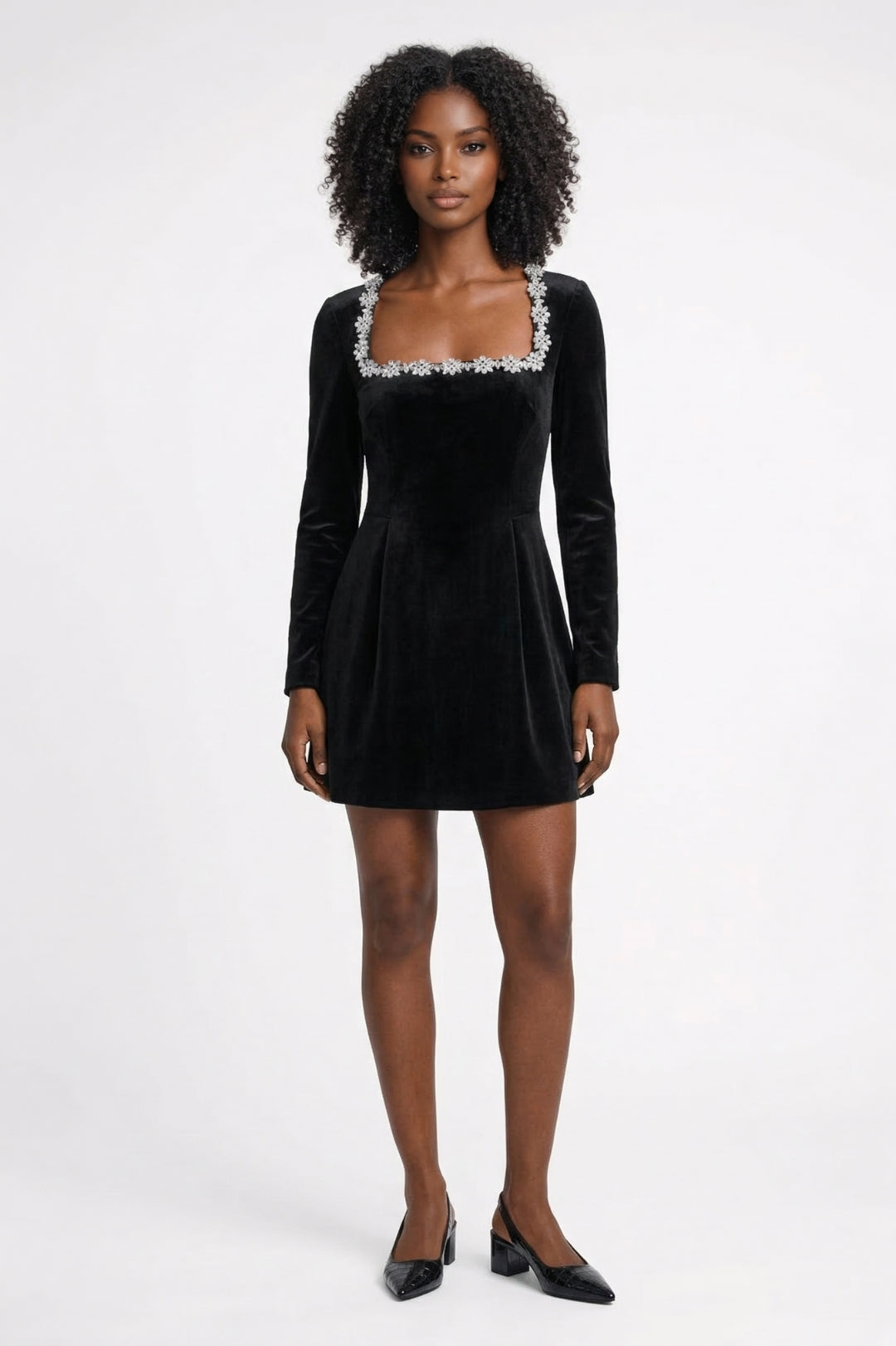 Mini Jurk Dames - Lange Mouwen met Kristallen Kraagdetail | Feestelijk