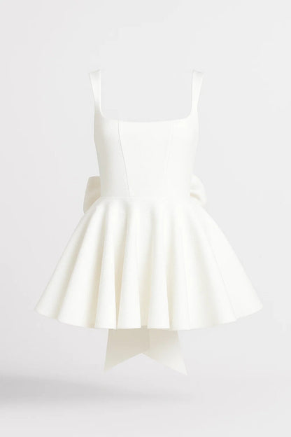 Mini Jurk met Vierkante Hals | Uitlopend Model met Rugstrik | Speelse Elegantie