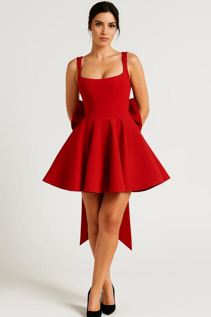 Mini Jurk met Vierkante Hals | Uitlopend Model met Rugstrik | Speelse Elegantie