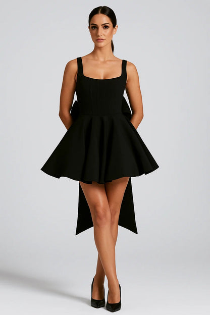 Mini Jurk met Vierkante Hals | Uitlopend Model met Rugstrik | Speelse Elegantie