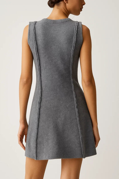 Mouwloze Mini Jurk met Rits | Aangesloten Pasvorm en Subtiele Naden | Stoer en Stijlvol