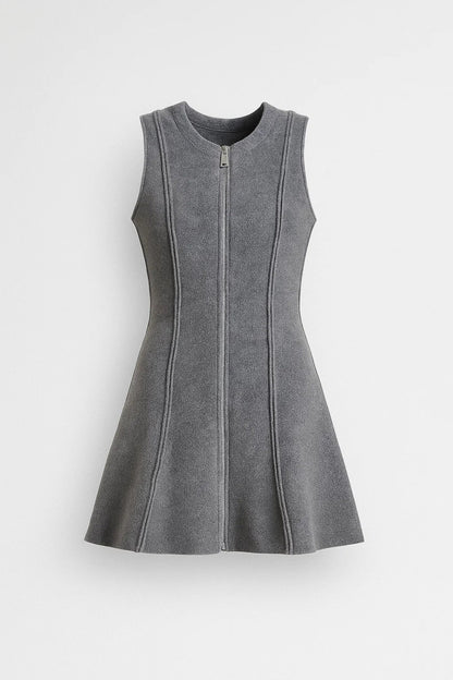 Mouwloze Mini Jurk met Rits | Aangesloten Pasvorm en Subtiele Naden | Stoer en Stijlvol
