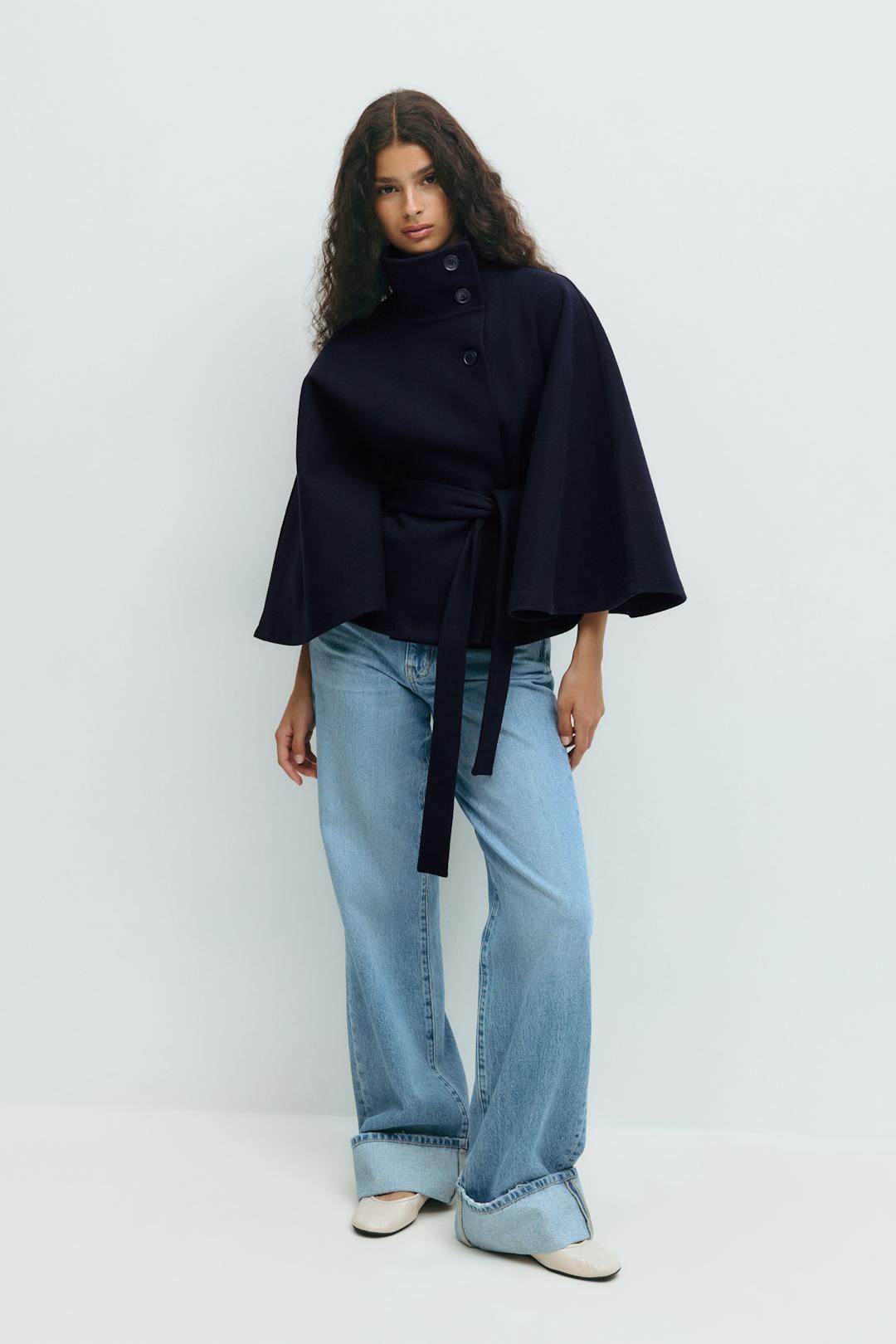 Noor - Dames Trenchcoat Kort voor de Herfst met Ceintuur en Hoge Kraag