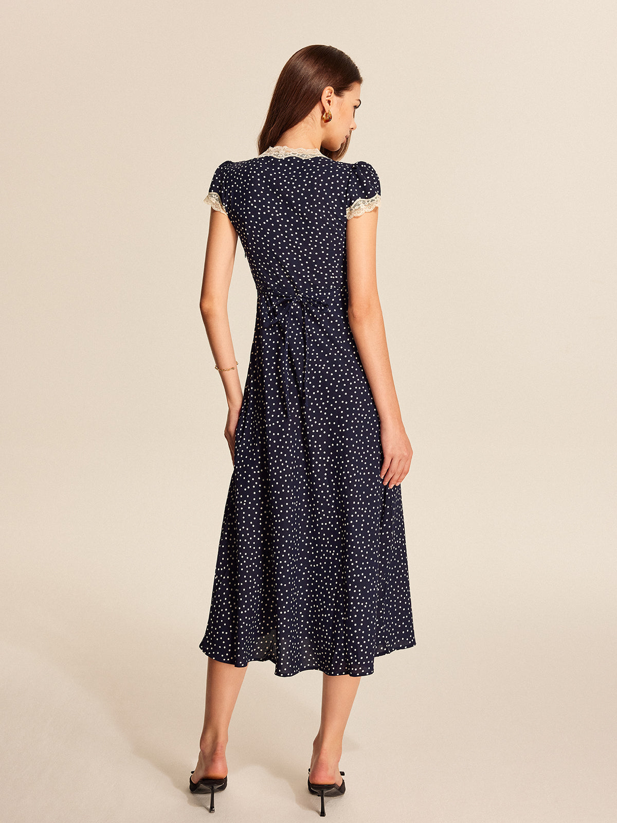 Noor - Romantische Zomerjurk Dames Midi met Stippenprint en Diepe V-hals