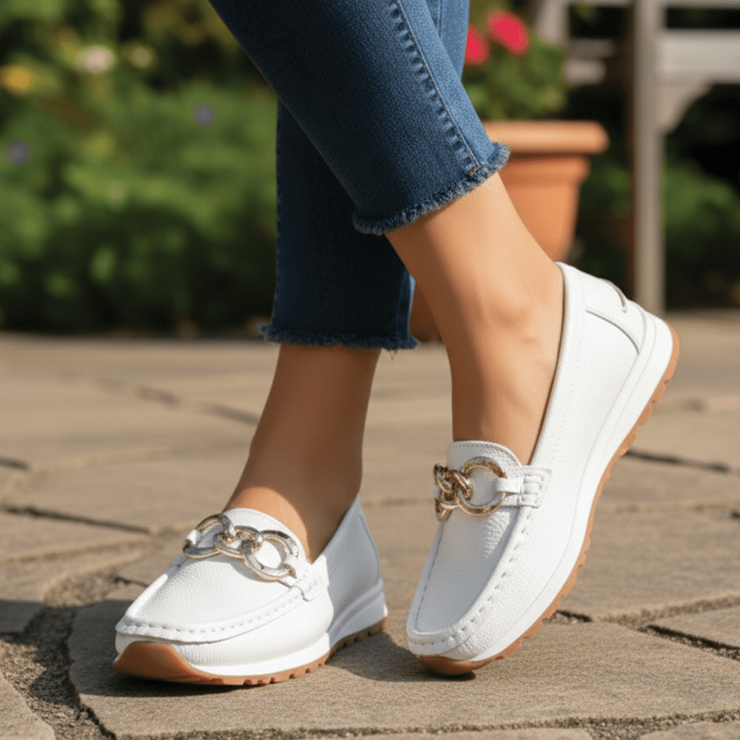 Noor - Stijlvolle Comfort Loafers Dames met Gouden Kettingdetail en Lichte Zool