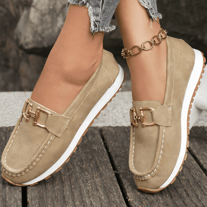 Noor - Stijlvolle Comfort Loafers Dames met Gouden Kettingdetail en Lichte Zool